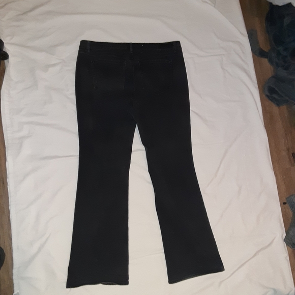 DKNY Jeans - Picture 3 of 4